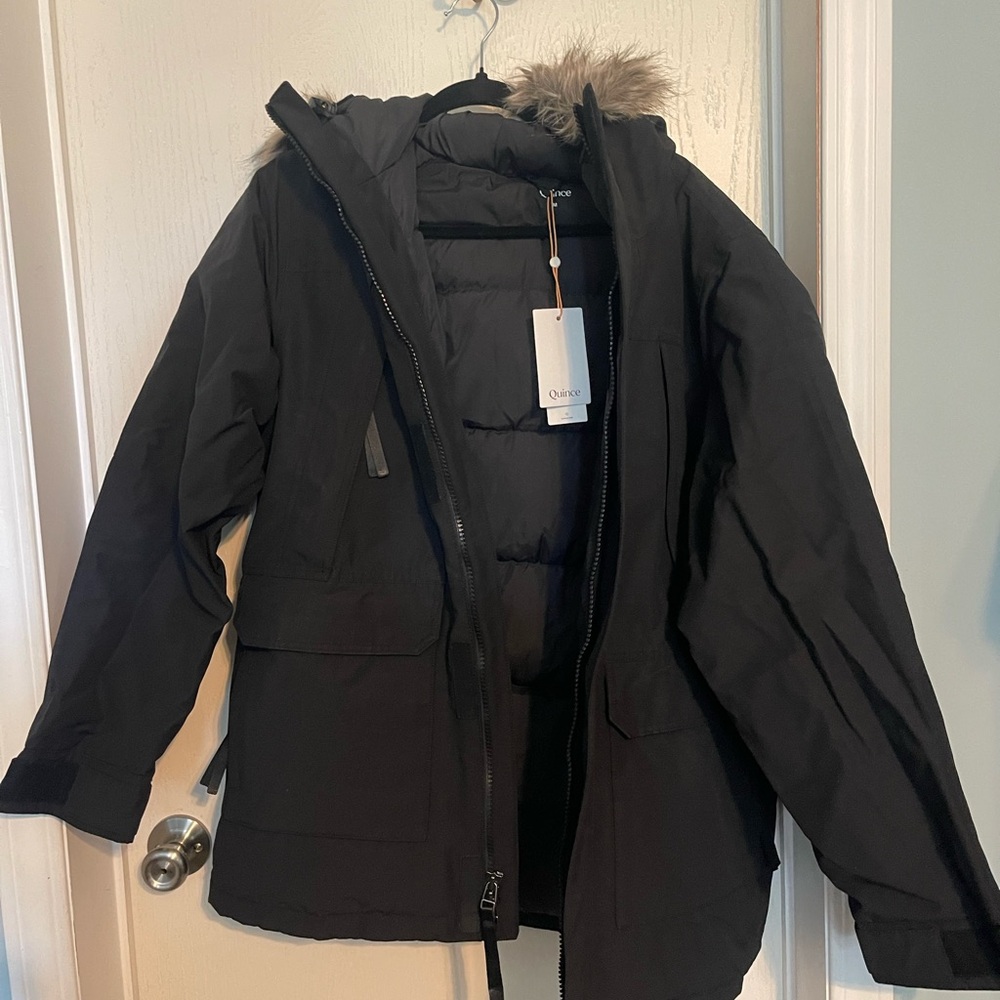 Quince Women’s NWT Quince Responsible Down Hooded Long Parka